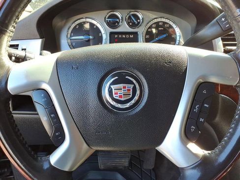 Used 2011 Cadillac Escalade AWD image 26