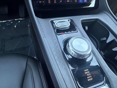 Used 2024 Jeep Wagoneer Launch Edition AWD/4WD image 15