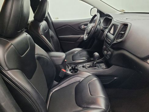 Used 2019 Jeep Cherokee Latitude Plus image 21