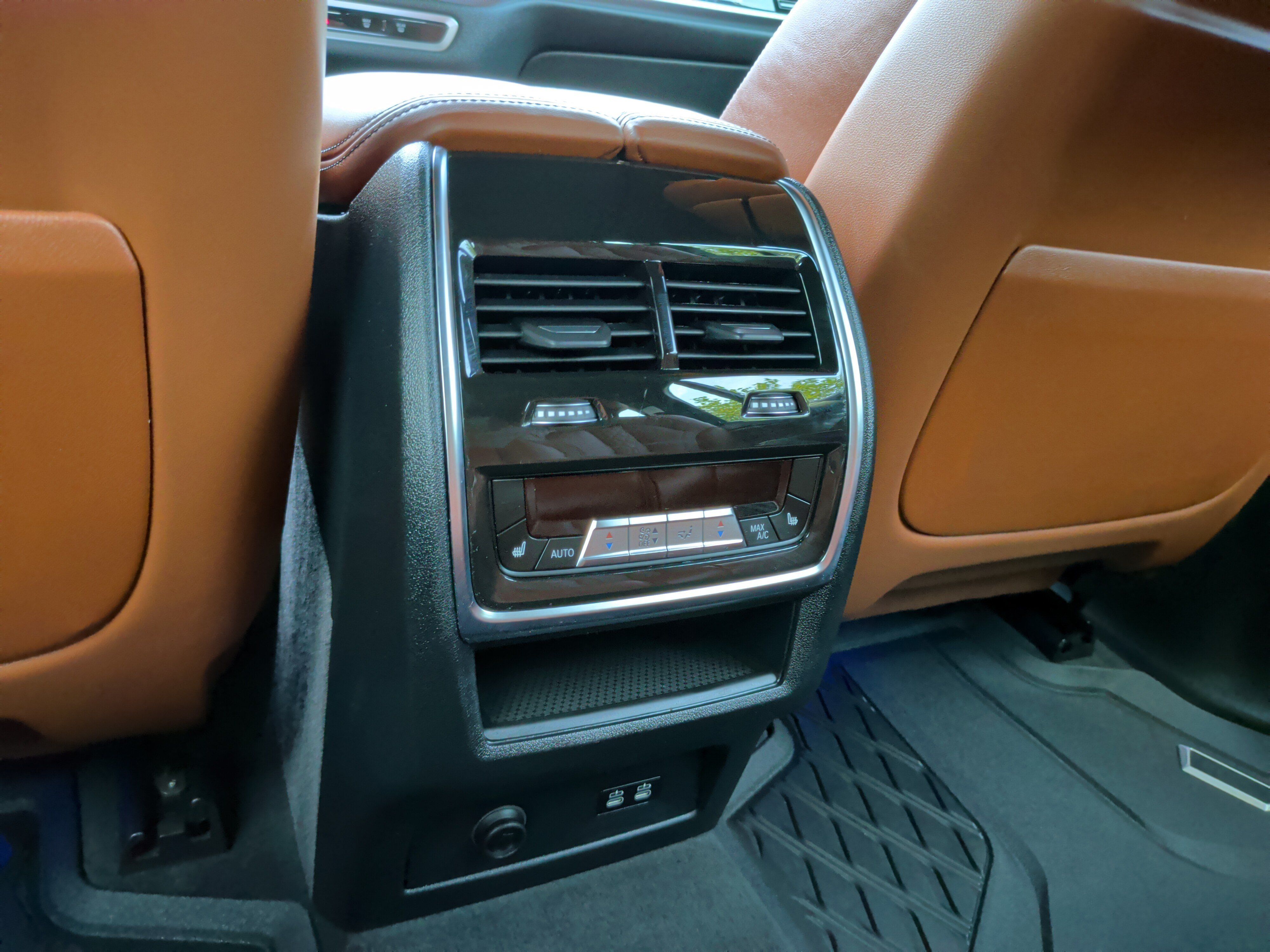Certified 2024 BMW X7 M60i AWD/4WD image 38