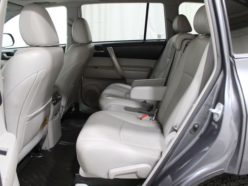 Used 2012 Toyota Highlander SE image 23
