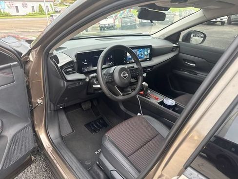 Used 2026 Nissan Kicks SR FWD image 4