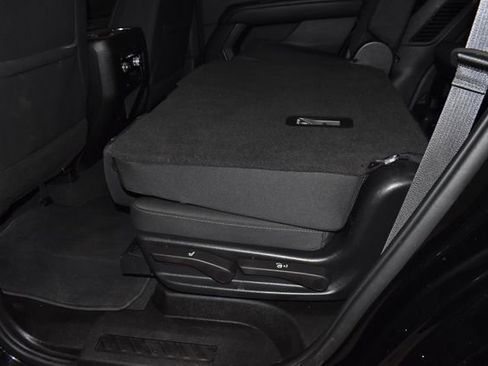 Used 2022 GMC Yukon SLE image 32