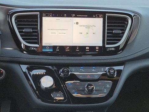 New 2026 Chrysler Pacifica Select image 10