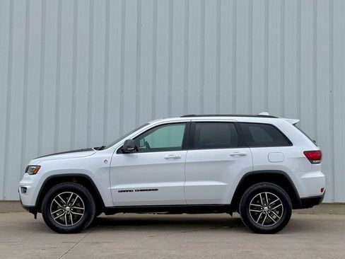 Used 2018 Jeep Grand Cherokee Trailhawk w/ Trailhawk Luxury Group image 2