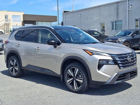 Used 2024 Nissan Rogue SL w/ SL Premium Package AWD/4WD image 3