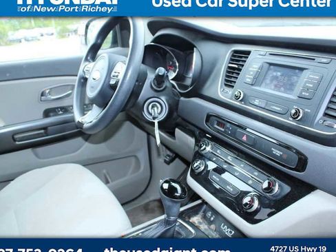 Used 2016 Kia Sedona LX w/ LX Convenience Package image 7