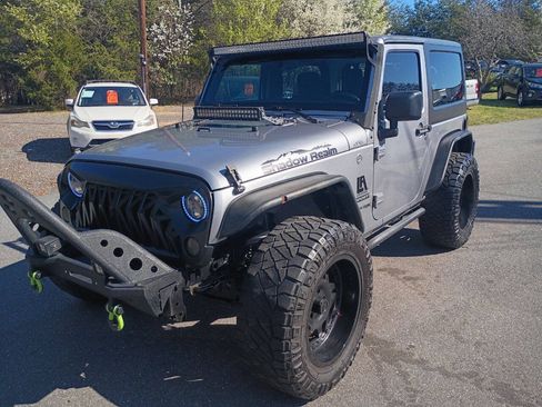 Used 2018 Jeep Wrangler Sport AWD/4WD image 10