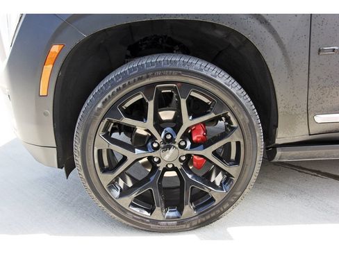 Used 2025 GMC Yukon Denali Ultimate AWD/4WD image 31