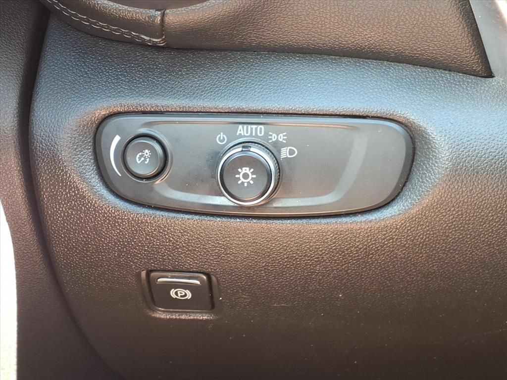 Used 2019 Chevrolet Blazer LT FWD image 20
