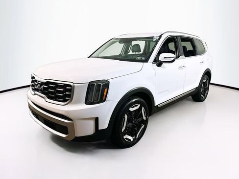 Used 2024 Kia Telluride S image 3