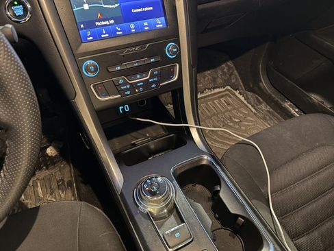 Used 2019 Ford Fusion SE image 20