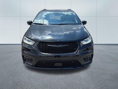 Certified 2023 Chrysler Pacifica Touring-L w/ S Appearance Package AWD/4WD image 10