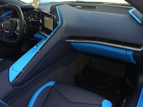 Used 2024 Chevrolet Corvette Stingray Premium Conv w/ Z51 Performance Package image 5