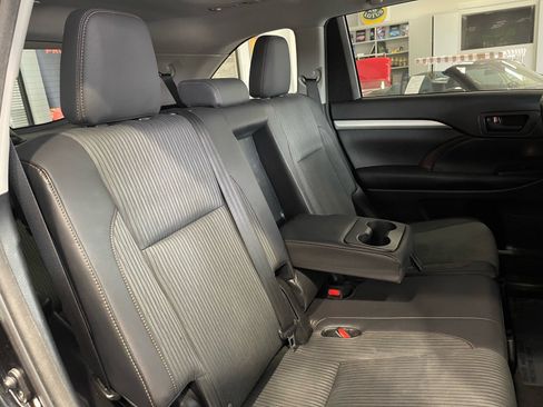 Used 2015 Toyota Highlander Plus AWD/4WD image 45