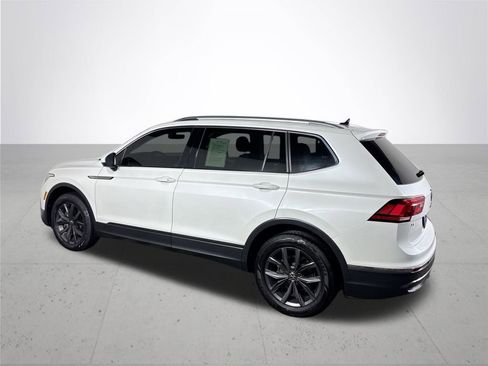 Certified 2023 Volkswagen Tiguan SE w/ Panoramic Sunroof Package image 9