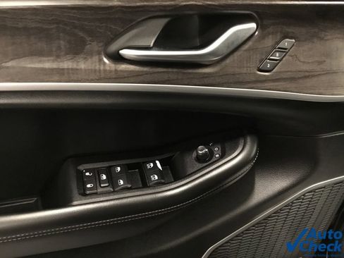 Used 2022 Jeep Grand Cherokee L Limited w/ Black Appearance Package AWD/4WD image 20