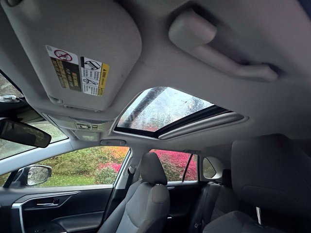 Used 2020 Toyota RAV4 XLE w/ Convenience Package AWD/4WD image 12