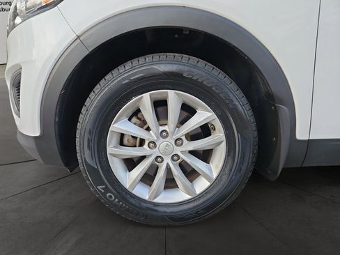 Used 2016 Kia Sorento LX w/ LX Convenience Package image 14