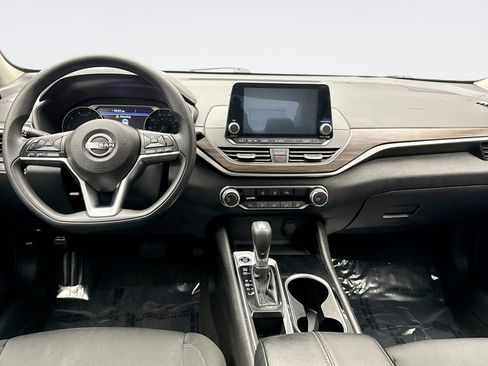 Used 2024 Nissan Altima 2.5 SV image 14