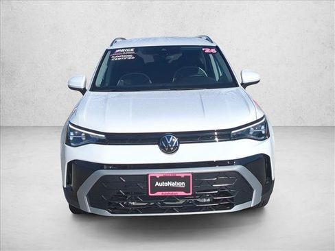Used 2026 Volkswagen Taos SE FWD image 2
