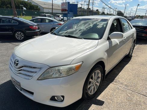 Used 2011 Toyota Camry XLE w/ SE/XLE Extra-Value Pkg FWD image 5