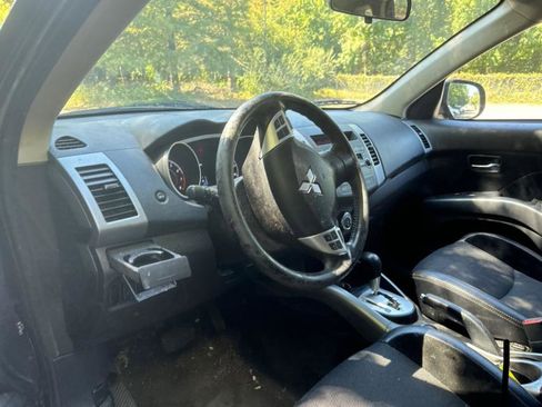 Used 2013 Mitsubishi Outlander SE image 9