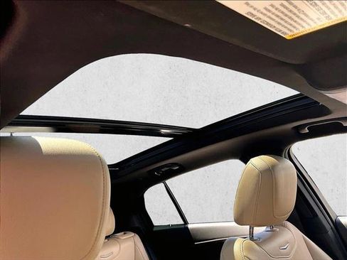 Used 2024 Cadillac XT4 Luxury w/ Cold Weather Package FWD image 17