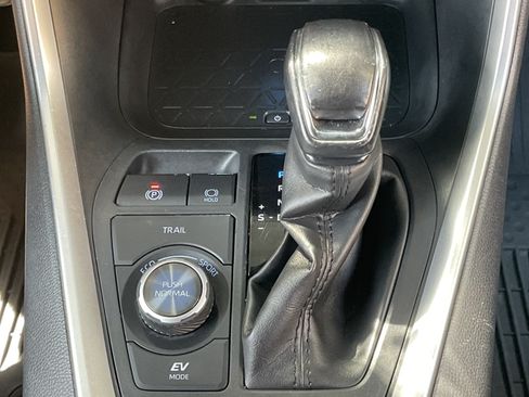 Used 2021 Toyota RAV4 XSE AWD/4WD image 17
