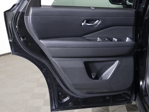 Used 2023 Nissan Pathfinder SL w/ Black Appearance Package AWD/4WD image 27
