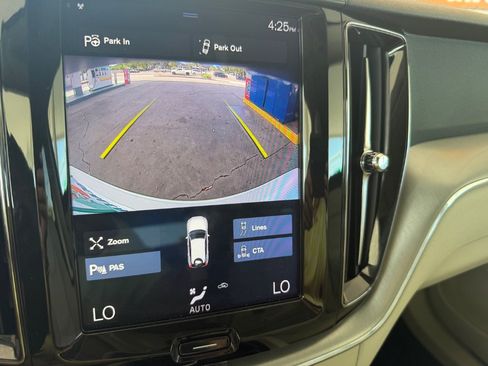 Used 2019 Volvo XC60 T5 Momentum w/ Premium Package FWD image 30