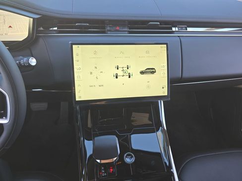 New 2025 Land Rover Range Rover Sport SE AWD/4WD image 21