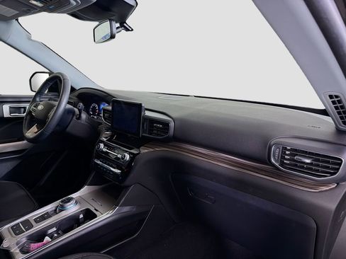 Used 2022 Ford Explorer Limited w/ Equipment Group 301A image 32