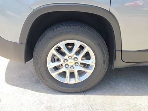 Used 2023 Chevrolet Traverse LS FWD image 5