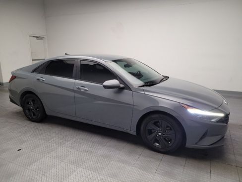 Used 2022 Hyundai Elantra SEL FWD image 11