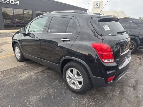 Used 2019 Chevrolet Trax LT w/ Sun & Sound Package FWD image 5