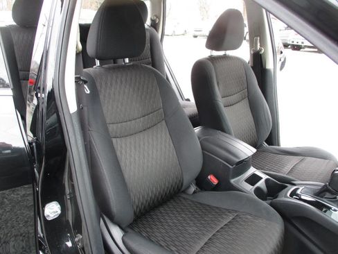 Used 2017 Nissan Rogue S image 19