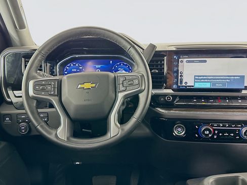Used 2024 Chevrolet Silverado 1500 LT image 17