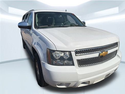 Used 2013 Chevrolet Suburban LT image 6