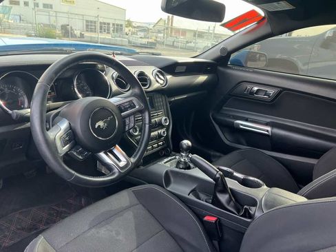 Used 2017 Ford Mustang Coupe RWD image 9