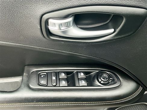 Used 2021 Jeep Compass Latitude image 17