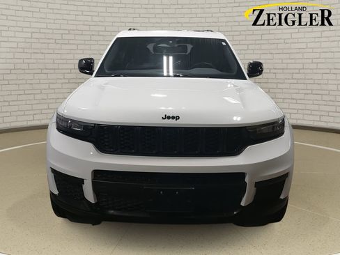 Used 2023 Jeep Grand Cherokee L Laredo image 2