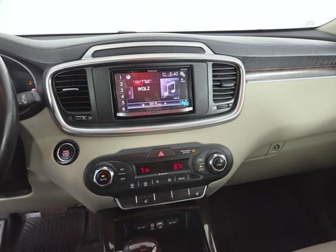 Used 2016 Kia Sorento EX w/ EX Premium Package AWD/4WD image 24