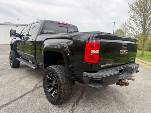 Used 2018 GMC Sierra 2500 Denali w/ Duramax Plus Package AWD/4WD image 5
