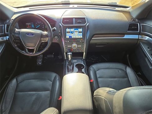 Used 2018 Ford Explorer Limited image 11