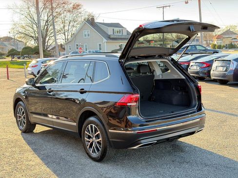 Used 2020 Volkswagen Tiguan SE w/ Panoramic Sunroof Package image 31