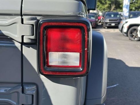 Used 2022 Jeep Wrangler Unlimited Sport w/ Sun And Sound Package AWD/4WD image 11