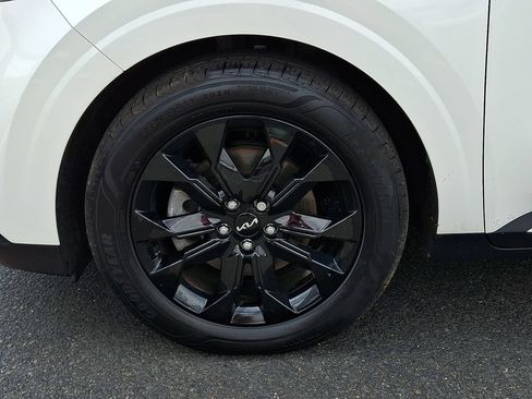 Used 2024 Kia Carnival SX FWD image 12
