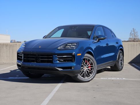 Certified 2025 Porsche Cayenne S image 1