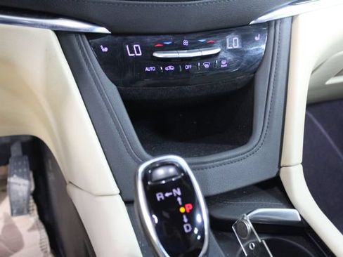 Used 2018 Cadillac XT5 AWD image 26